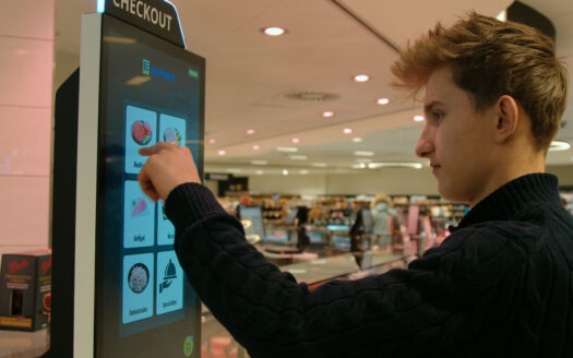 Self-Service Bestellung an der Frischetheke: Das EDEKA EasyOrder Terminal