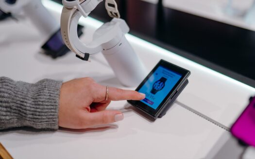 ViviTag: Interaktive Mini-Touchpoints für Produktberatung, digitale Preise & Retail Media